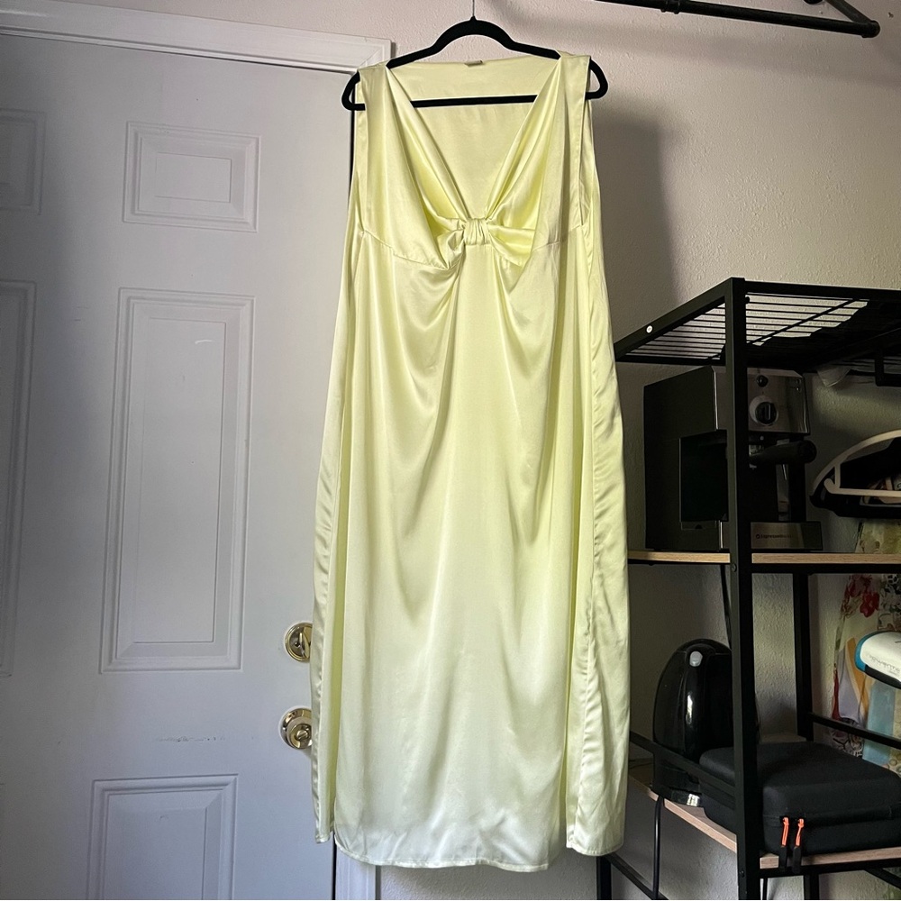 Elegant Yellow Midi Dress